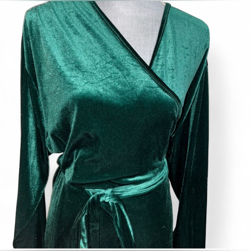 ZOMVA Velvet Wrap Dress - Picture 4 of 6